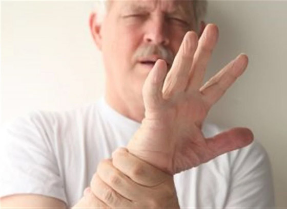 منها تغير درجات الحرارة.. 8 أسباب تؤدي إلى تورم اليدين المفاجئ صورة رقم 8