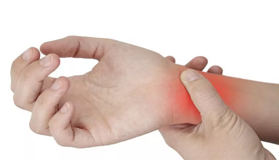 منها تغير درجات الحرارة.. 8 أسباب تؤدي إلى تورم اليدين المفاجئ صورة رقم 9