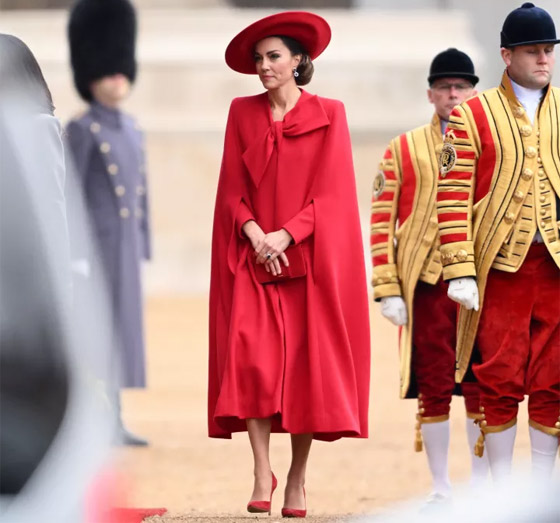 من الملكة إليزابيث لكيت ميدلتون: ما ماركات الأحذية المفضلة لدى الملكات والأميرات؟ صورة رقم 4