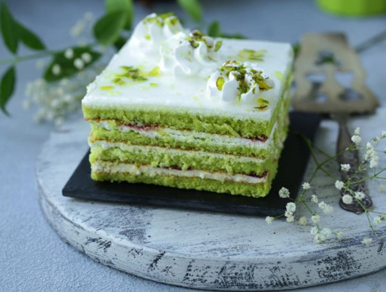 إليكم طريقة تحضير كعك البستاشيو بالجبن الكريمي اللذيذ صورة رقم 1