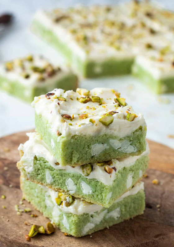 إليكم طريقة تحضير كعك البستاشيو بالجبن الكريمي اللذيذ صورة رقم 5