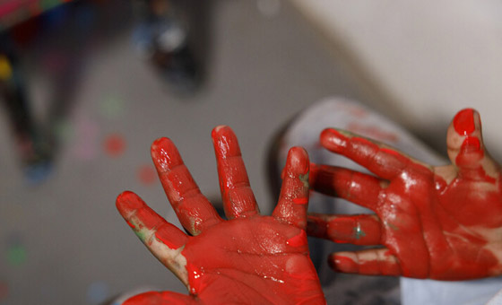 طفل حاز على لقب أصغر فنان بالعالم وعمره لم يتجاوز العامين.. فيديو وصور صورة رقم 4