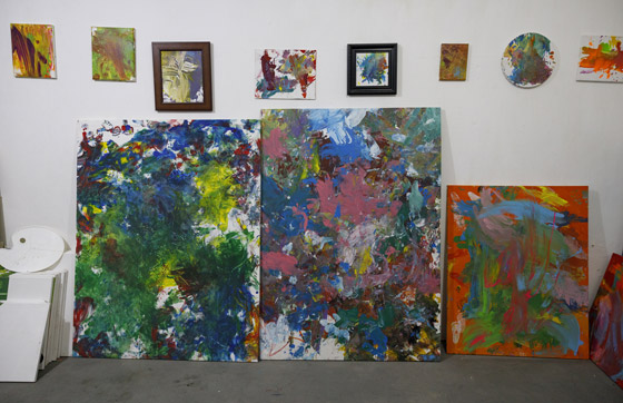 طفل حاز على لقب أصغر فنان بالعالم وعمره لم يتجاوز العامين.. فيديو وصور صورة رقم 8