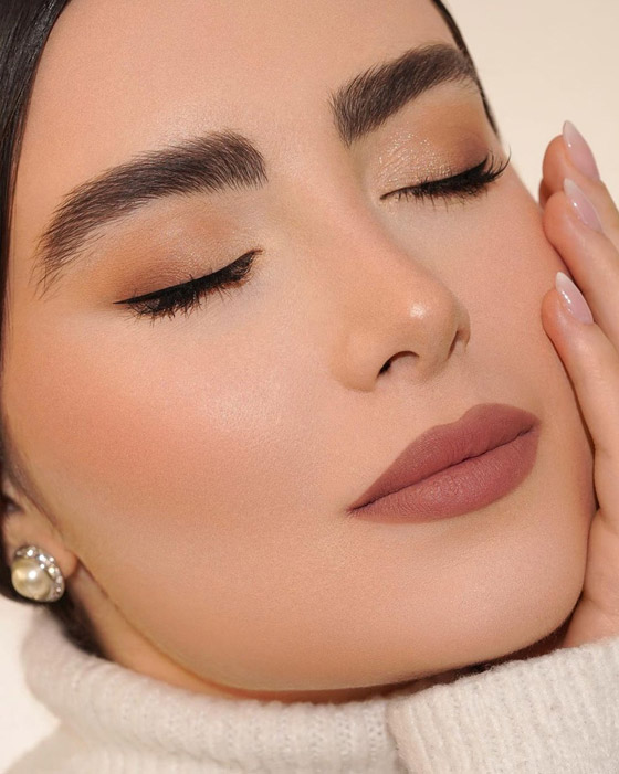 أجمل اختياراتنا لمكياج حفلات التخرج.. إطلالات مفعمة بالنجاح والأناقة صورة رقم 5