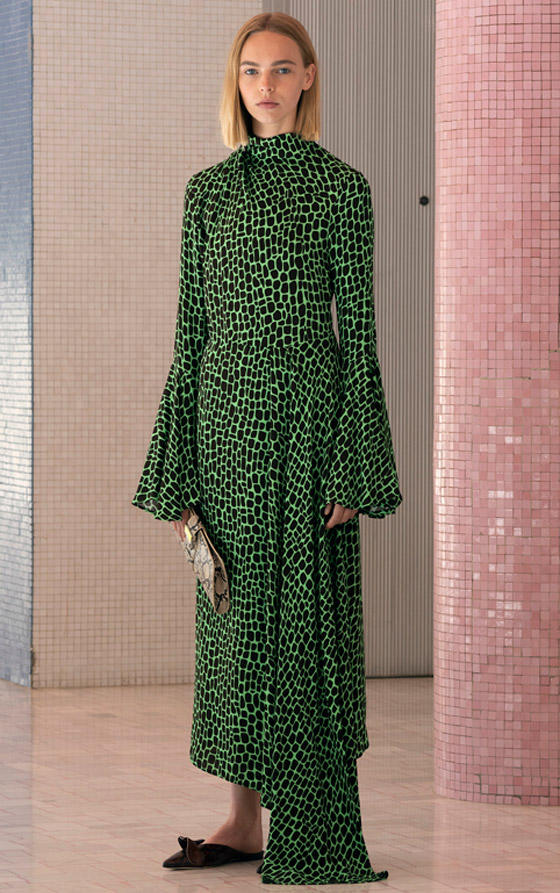 أجمل صيحات الفساتين المنقوشة لصيف 2024.. إليكِ أسرار تنسيقها صورة رقم 7