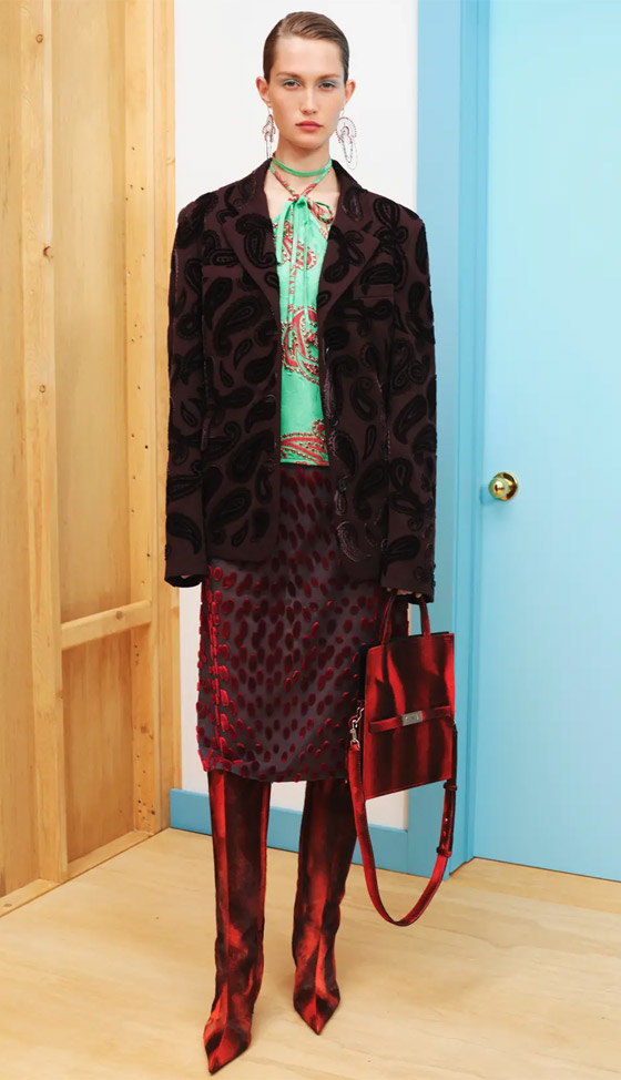 اعتمدي العفوية في إطلالتك على طريقة المصممة الأمركية 