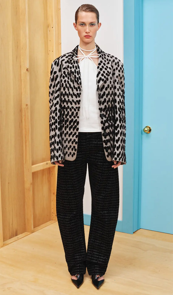 اعتمدي العفوية في إطلالتك على طريقة المصممة الأمركية 