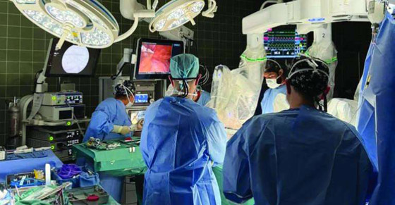 فيديو: نجاح أول عملية قلب مفتوح باستخدام روبوت جراحي بمستشفى سعودي صورة رقم 5