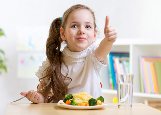 لتوفير الوقت.. إليكم الطرق الصحية لتخزين وتسخين طعام الطفل صورة رقم 1