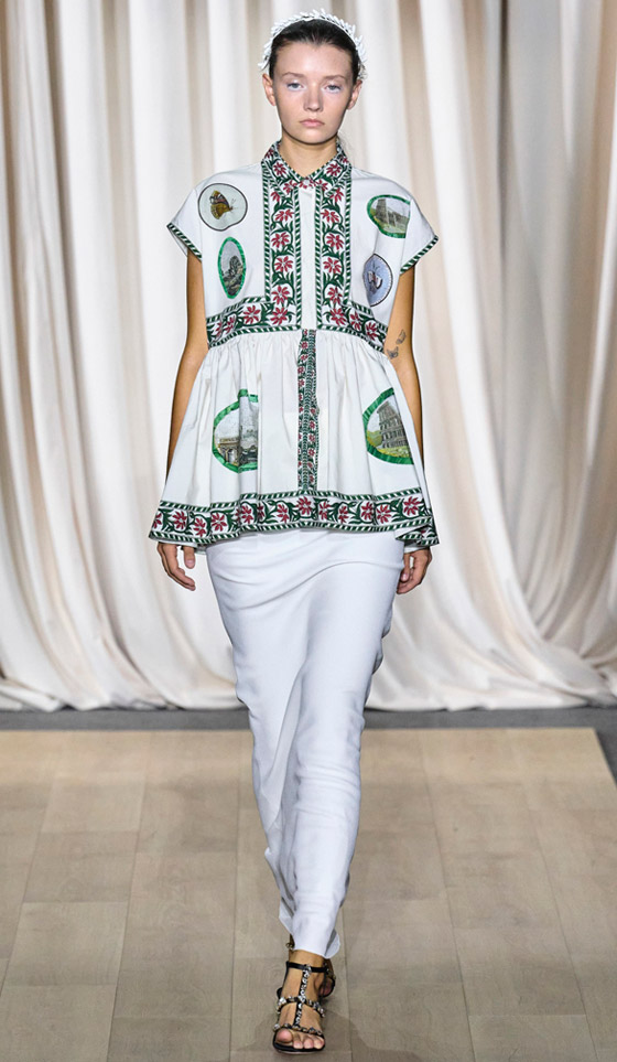 صور: 14 إطلالة من منصات عروض صيف 2024 لتخفي البطن البارز صورة رقم 11