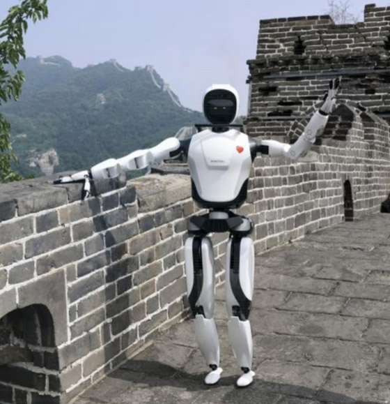 لأول مرة.. روبوت يمشي بأقدامه كالإنسان على سور الصين العظيم صورة رقم 4