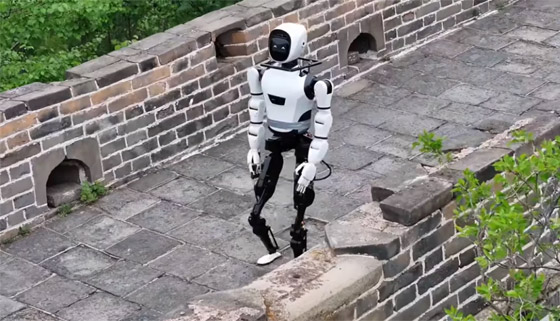لأول مرة.. روبوت يمشي بأقدامه كالإنسان على سور الصين العظيم صورة رقم 5
