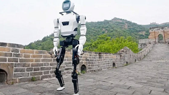 لأول مرة.. روبوت يمشي بأقدامه كالإنسان على سور الصين العظيم صورة رقم 9