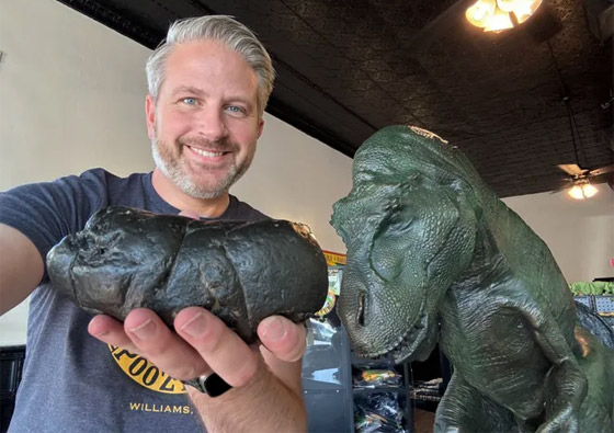 صور: صاحب أكبر مجموعة من البراز المتحجر في العالم يفتتح متحفا صورة رقم 7