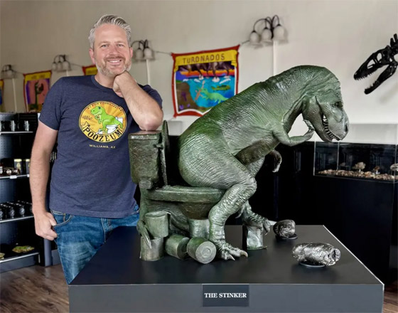 صور: صاحب أكبر مجموعة من البراز المتحجر في العالم يفتتح متحفا صورة رقم 1