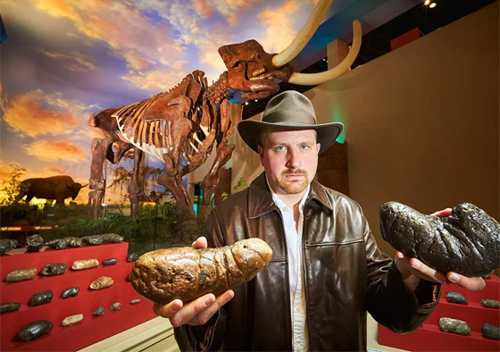 صور: صاحب أكبر مجموعة من البراز المتحجر في العالم يفتتح متحفا صورة رقم 10