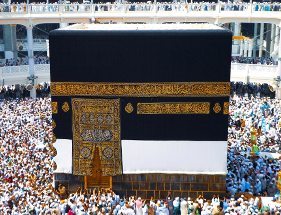 تصل تكلفتها إلى 20 مليون ريال وبها قرابة 150 كلغ من خيوط الذهب.. كل ما يجب معرفته عن كسوة الكعبة صورة رقم 2