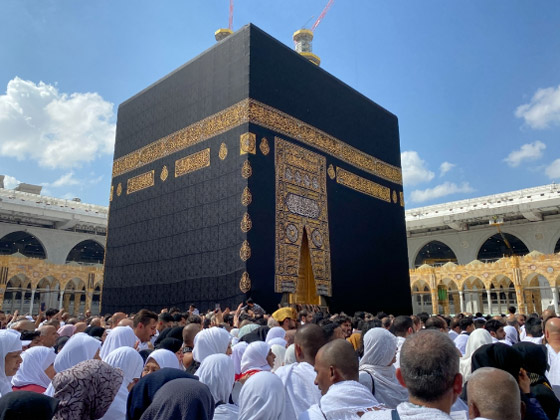 تصل تكلفتها إلى 20 مليون ريال وبها قرابة 150 كلغ من خيوط الذهب.. كل ما يجب معرفته عن كسوة الكعبة صورة رقم 3