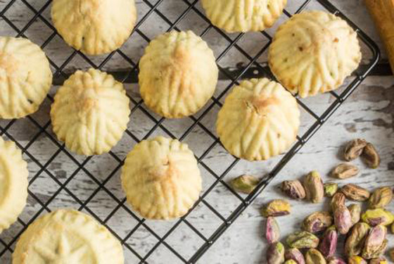 إليكم طريقة تحضير المعمول بالزبدة لعيد الأضحى صورة رقم 2