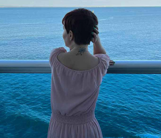 كفيفة تجوب العالم وتكتشفه عبر أحاسيسها الأربع.. ما هي قصتها؟ صور صورة رقم 12