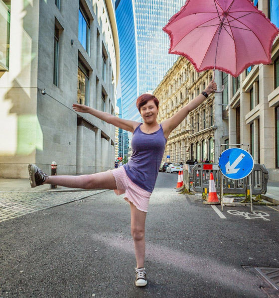 كفيفة تجوب العالم وتكتشفه عبر أحاسيسها الأربع.. ما هي قصتها؟ صور صورة رقم 8