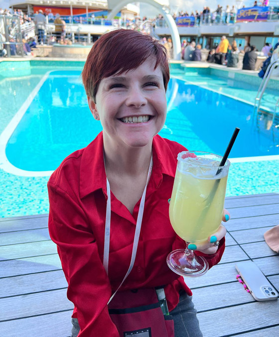 كفيفة تجوب العالم وتكتشفه عبر أحاسيسها الأربع.. ما هي قصتها؟ صور صورة رقم 20