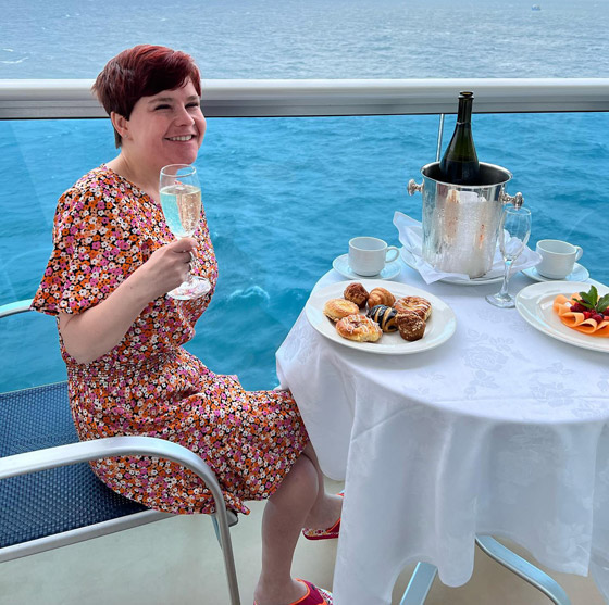 كفيفة تجوب العالم وتكتشفه عبر أحاسيسها الأربع.. ما هي قصتها؟ صور صورة رقم 7