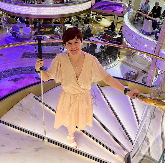 كفيفة تجوب العالم وتكتشفه عبر أحاسيسها الأربع.. ما هي قصتها؟ صور صورة رقم 5