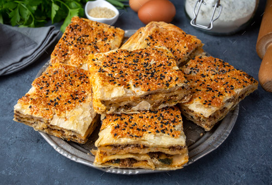 إليكم طريقة تحضير الرقاق باللحمة المفرومة لسفرة العيد صورة رقم 5