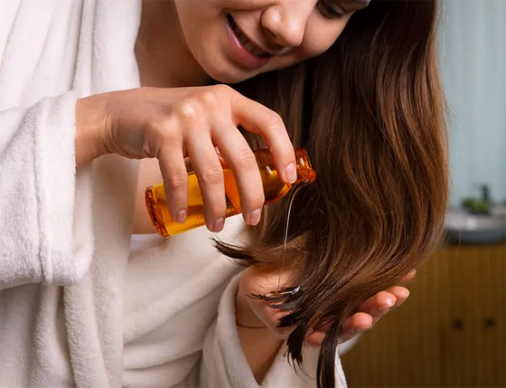 منها اللافندر والليمون.. 8 زيوت طبيعية لشعر طويل ولامع صورة رقم 2