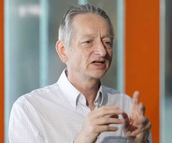 فيديو تحذير ناري لأب الـAI: فيديو تحذير ناري لأب الـAI: