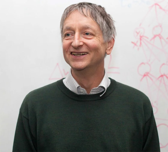 فيديو تحذير ناري لأب الـAI: فيديو تحذير ناري لأب الـAI: