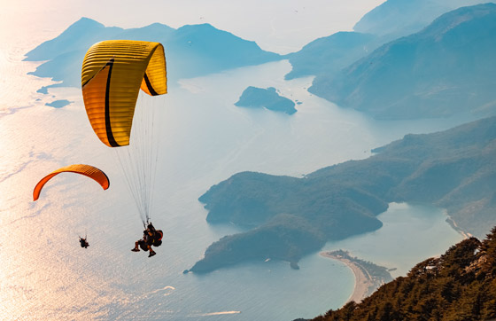 مليئة بالمغامرة: تعرفوا إلى الوجهات السياحية الخاصة بعشاق القفز بالمظلات صورة رقم 2