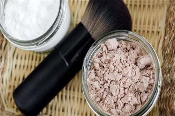 ما البودرة الواقية من الشمس؟.. إليكِ فوائدها صورة رقم 2