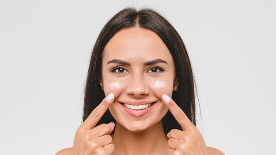 ما البودرة الواقية من الشمس؟.. إليكِ فوائدها صورة رقم 4