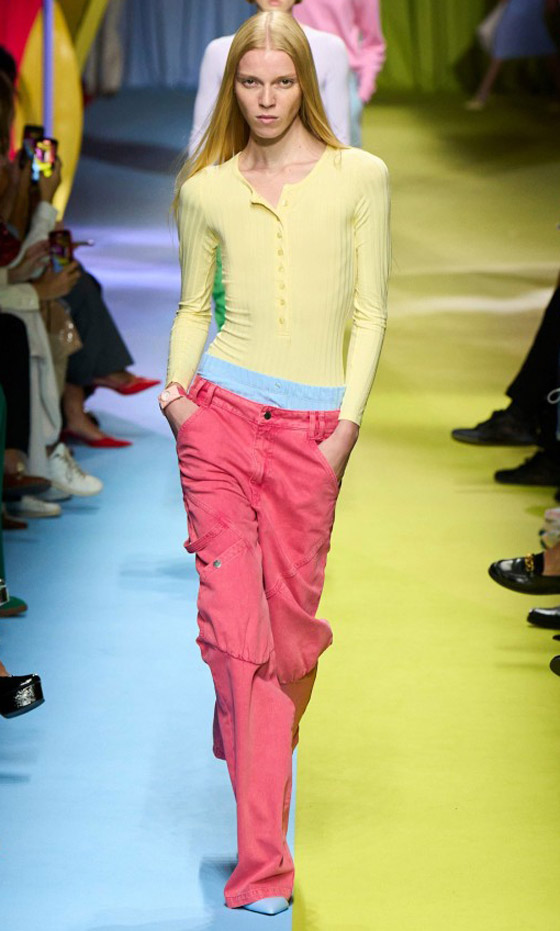 بالصور: إليكم موديلات وألوان الجينز الرائجة لصيف 2024 صورة رقم 2