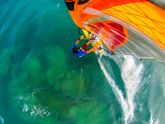 لهواة الأنشطة البحرية.. أماكن ركوب الأمواج المفضلة في العالم صورة رقم 3 لهواة الأنشطة البحرية.. أماكن ركوب الأمواج المفضلة في العالم صورة رقم 3