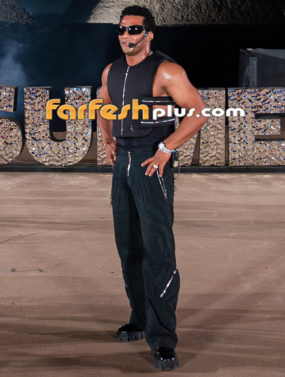 محمد رمضان يتباهى بطائرته  الفخمة ويصلّي مع اغنية في الخلفية! والجمهور غاضب! صورة رقم 1