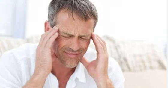 5 علامات تشير لوجود ورم في المخ قد تفاجئك.. منها التعثر أثناء المشى صورة رقم 1