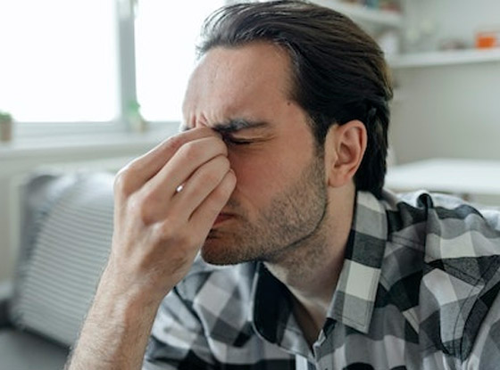 5 علامات تشير لوجود ورم في المخ قد تفاجئك.. منها التعثر أثناء المشى صورة رقم 3