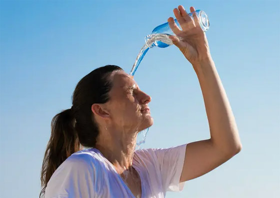 في حر الصيف.. اختبار بسيط يكشف إذا كنت تعاني من الجفاف (فيديو) صورة رقم 1