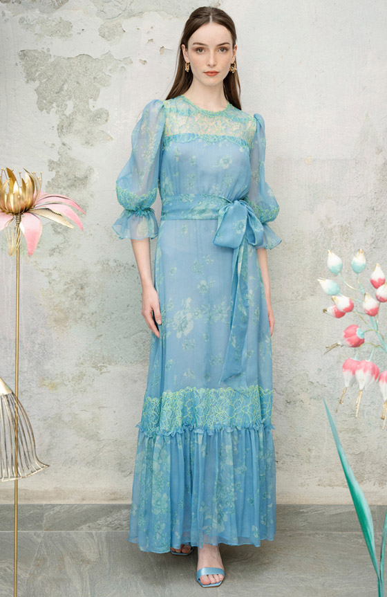 بالصور: أسرار تنسيق الفساتين الملونة الطويلة لإطلالات صيفية مميزة صورة رقم 7 بالصور: أسرار تنسيق الفساتين الملونة الطويلة لإطلالات صيفية مميزة صورة رقم 7