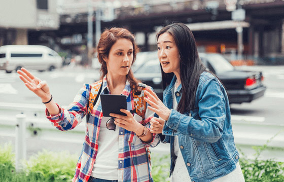 تعرفوا إلى طرق التغلب على حواجز اللغة خلال الرحلات السياحية صورة رقم 1 تعرفوا إلى طرق التغلب على حواجز اللغة خلال الرحلات السياحية صورة رقم 1