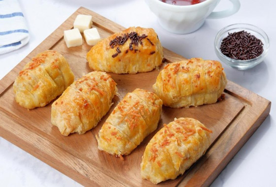 إليكم طريقة تحضير فطائر محشية بالجبن صورة رقم 1