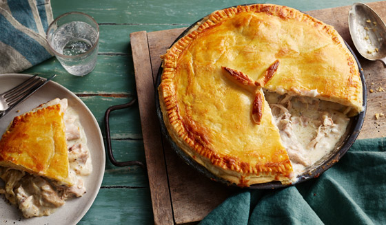 إليكم طريقة تحضير فطيرة الدجاج بالفرن السهلة واللذيذة صورة رقم 2 إليكم طريقة تحضير فطيرة الدجاج بالفرن السهلة واللذيذة صورة رقم 2