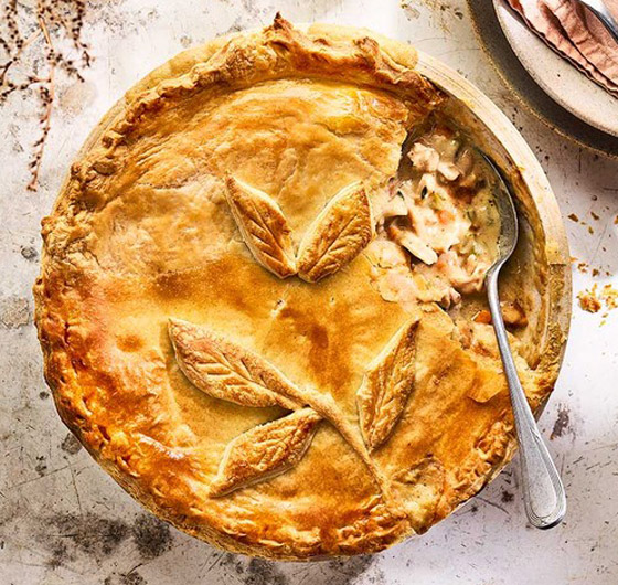 إليكم طريقة تحضير فطيرة الدجاج بالفرن السهلة واللذيذة صورة رقم 3 إليكم طريقة تحضير فطيرة الدجاج بالفرن السهلة واللذيذة صورة رقم 3