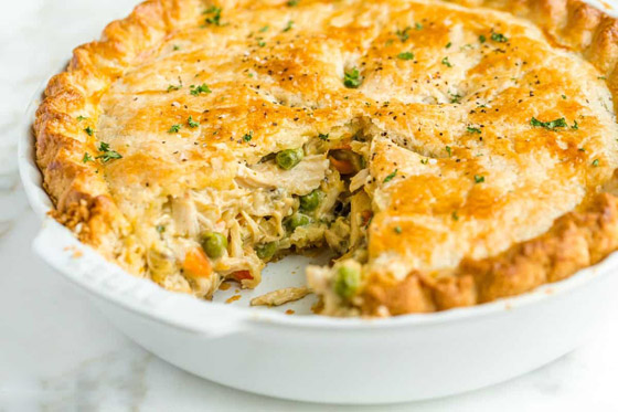 إليكم طريقة تحضير فطيرة الدجاج بالفرن السهلة واللذيذة صورة رقم 4 إليكم طريقة تحضير فطيرة الدجاج بالفرن السهلة واللذيذة صورة رقم 4