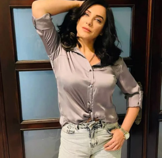 سلاف فواخرجي تسخر من وثيقة زواجها من بشار الأسد: عملناها على الضيق.. وما عزمنا حدا! صورة رقم 5