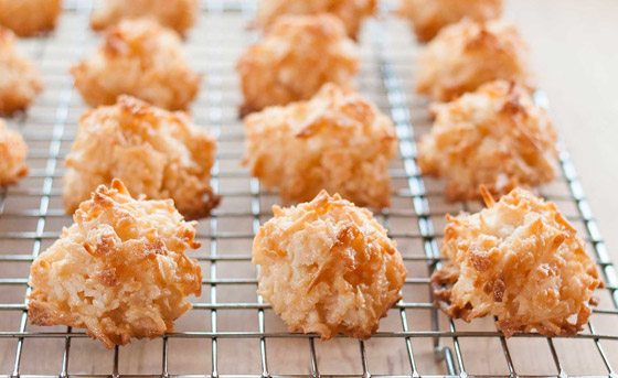 إليكم طريقة تحضير كرات جوز الهند بالحليب المكثف المحلى الطيبة صورة رقم 5 إليكم طريقة تحضير كرات جوز الهند بالحليب المكثف المحلى الطيبة صورة رقم 5