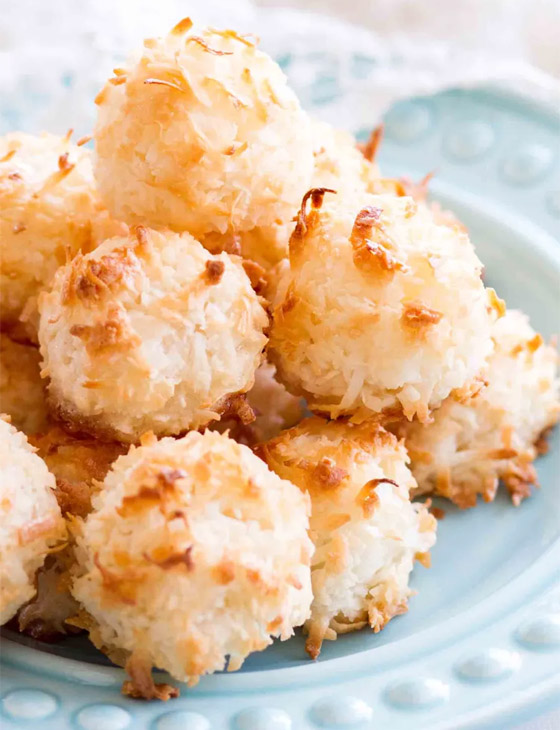 إليكم طريقة تحضير كرات جوز الهند بالحليب المكثف المحلى الطيبة صورة رقم 4 إليكم طريقة تحضير كرات جوز الهند بالحليب المكثف المحلى الطيبة صورة رقم 4